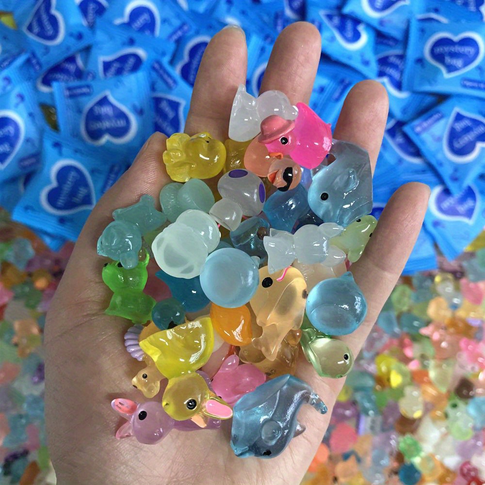 Resin Dye Opaque - ランダムな動物の形をした非膨張性ゲルビーズ 32 個 - カラフルな半透明の装飾ビーズ、かわいいミニ動物の形をしたゲルオーナメント
