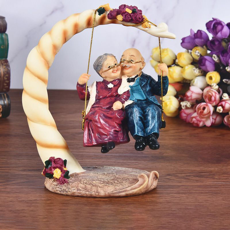 Resin Art Decoration Items - 中国のスイング老夫婦樹脂製置物装飾品結婚記念日ギフトホーム寝室デスクトップ像アクセサリーアート