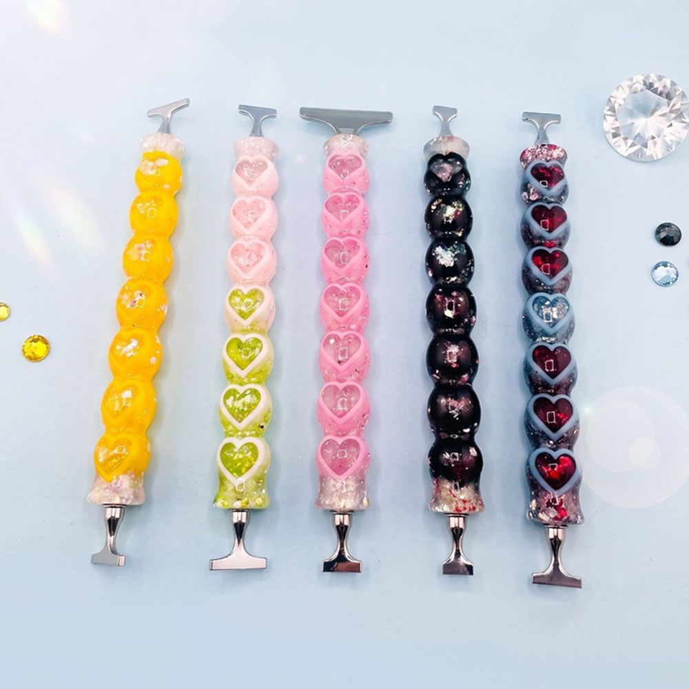 Resin Art Pen - 新しいハート型のダイヤモンドペイント用ペン。光沢のある樹脂製で、人間工学に基づいたデザイン。 ‌ 快適なグリップを備えた5DダイヤモンドアートDIYクラフトツールアクセサリー