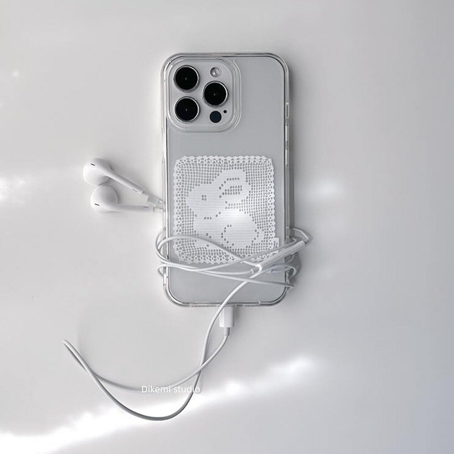 Resin Art Phone Case - 韓国風白いレース柄のウサギのスマホケース iPhone 17 Air 16 Pro