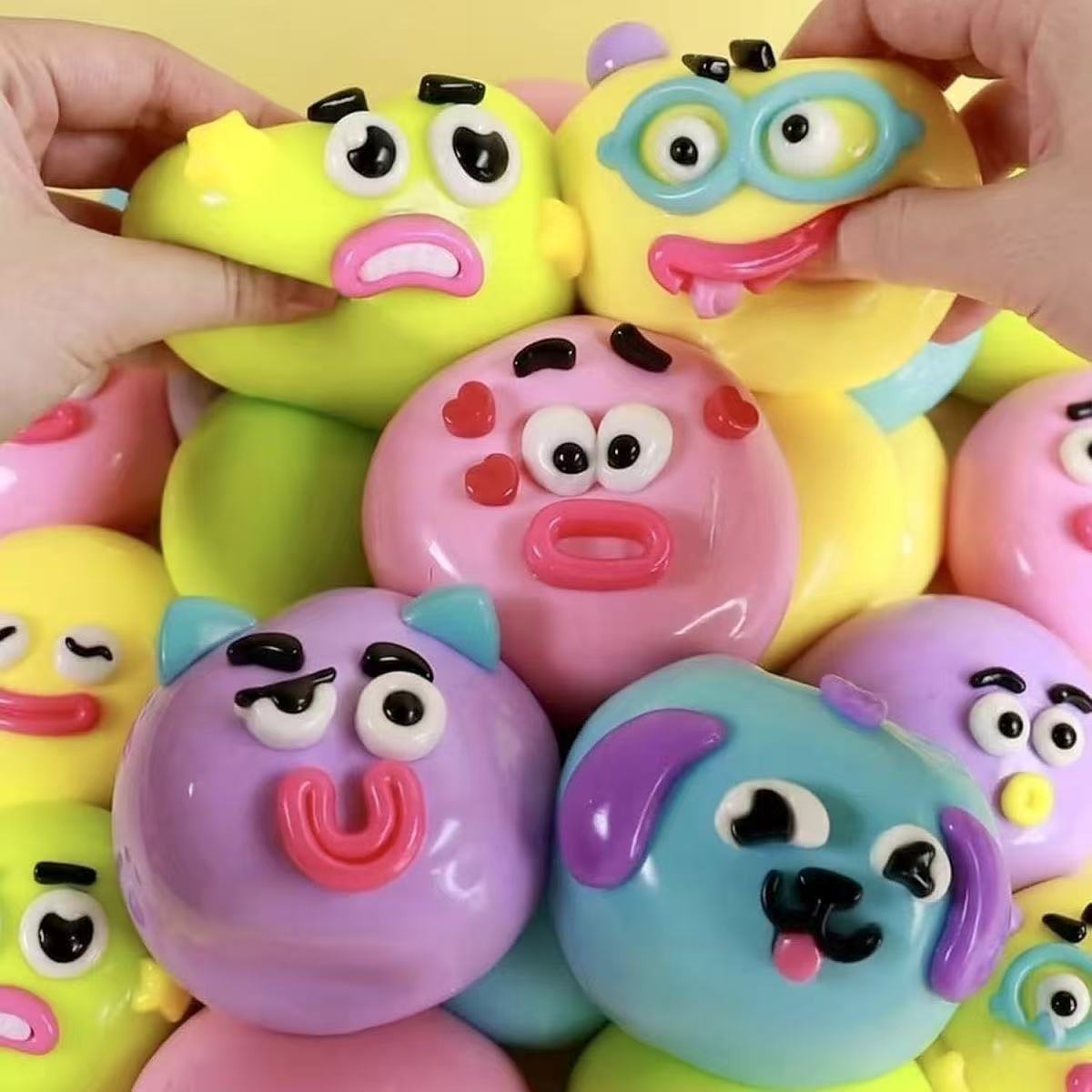 Resin Art Toys - 2026年新作のかわいい犬の顔が交換可能な低反発スクイッシーおもちゃ、柔らかく柔軟なスムッシャーズ感覚スイーズトイでストレス解消に。