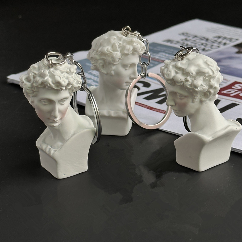 Resin Art A Keychain - ミニ石膏像キーホルダー、北欧風写真小道具、ペンダント、樹脂バッグ装飾品、美術展ギフト