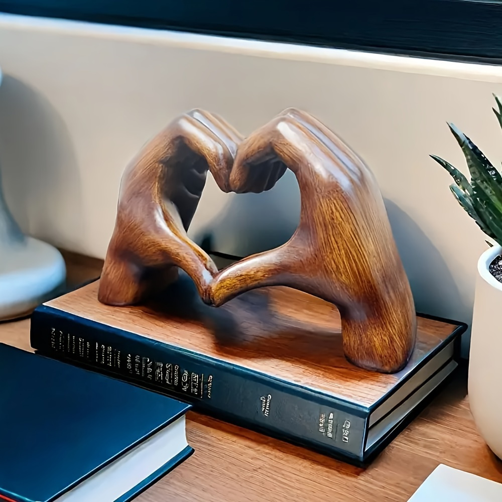 レジン製ハート型手彫り装飾フィギュア、ホームオフィスの棚やリ - Resin Art Decoration Items のレビューと価格