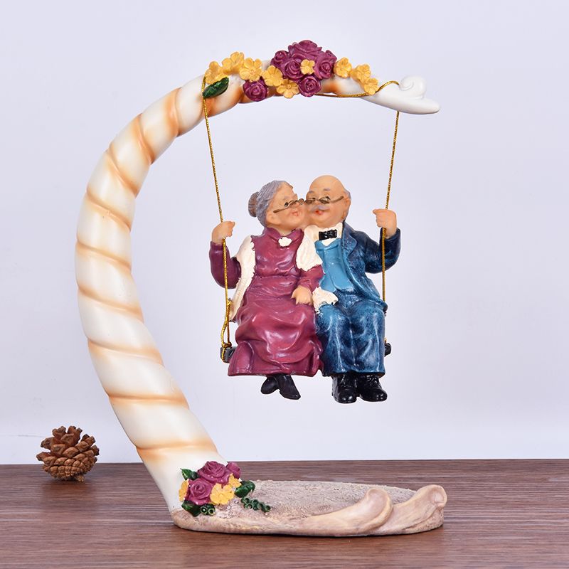中国のスイング老夫婦樹脂製置物装飾品結婚記念日ギフトホーム寝 - Resin Art Decoration Items のレビューと価格