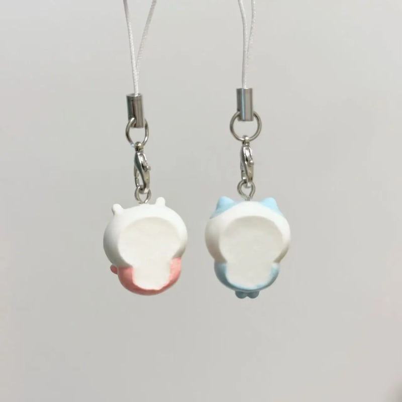 かわいい小さな樹脂製ペンダント、キュートなベビー服を着たうさ - Resin Art Keychain のレビューと価格