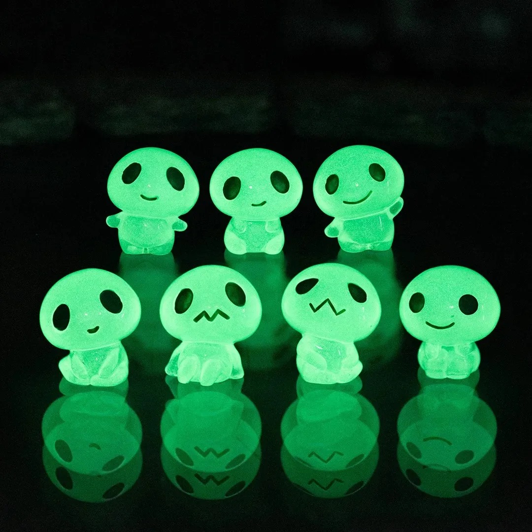 7個入り暗闇で光るエイリアン樹脂チャーム、夜光漫画エイリアン - Resin Art Keychain のレビューと価格